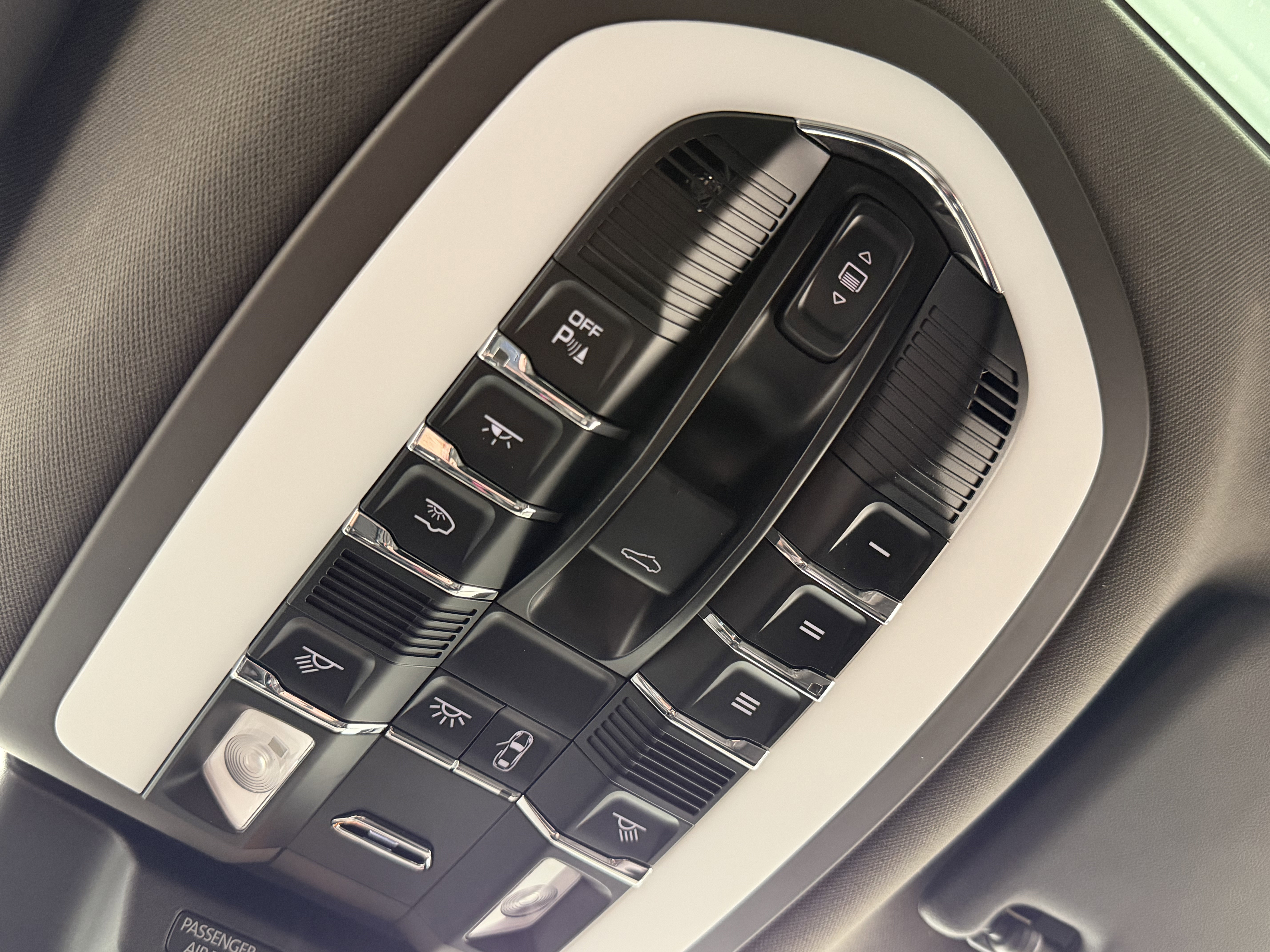 Certified 2023 Porsche Macan image 36