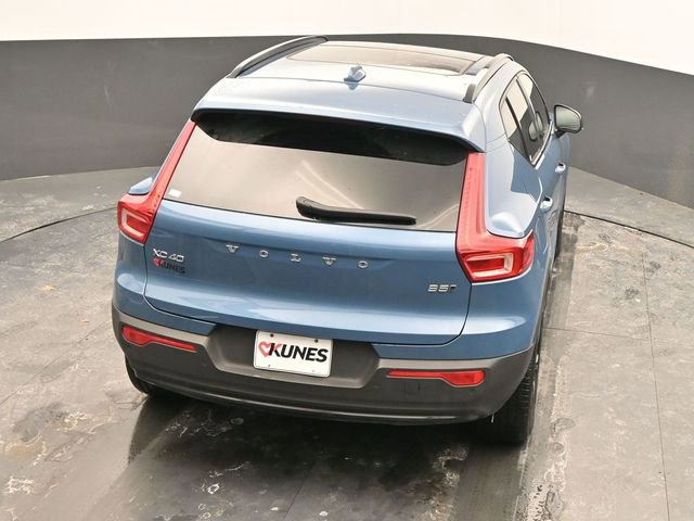 Used 2024 Volvo XC40 B5 Core image 40