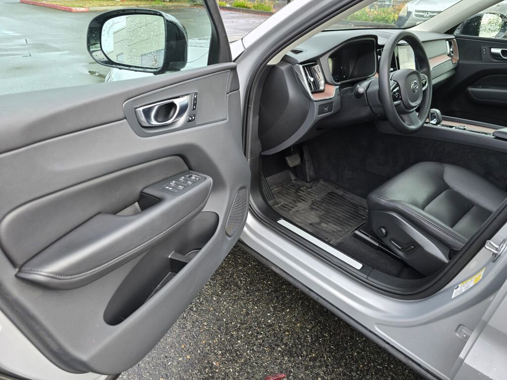 Used 2023 Volvo XC60 B5 Plus w/ Climate Package image 19
