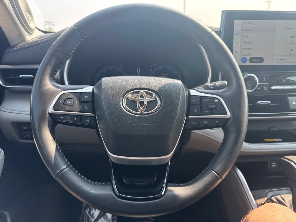 Used 2023 Toyota Highlander Limited AWD/4WD image 12
