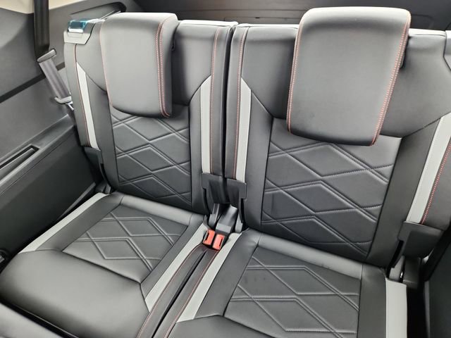 New 2026 Volkswagen Atlas Peak Edition image 9