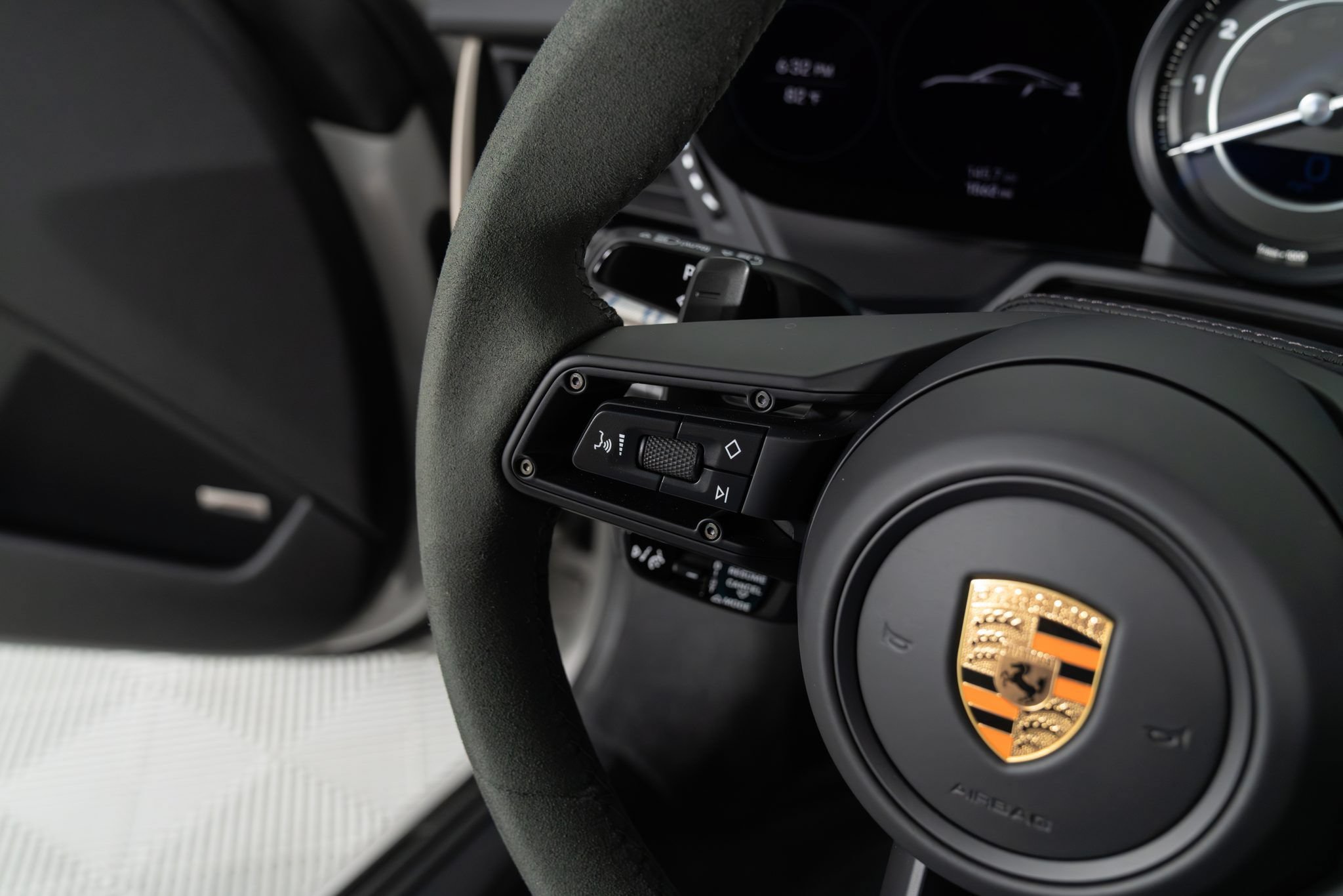 Used 2025 Porsche 911 Turbo S AWD/4WD image 36
