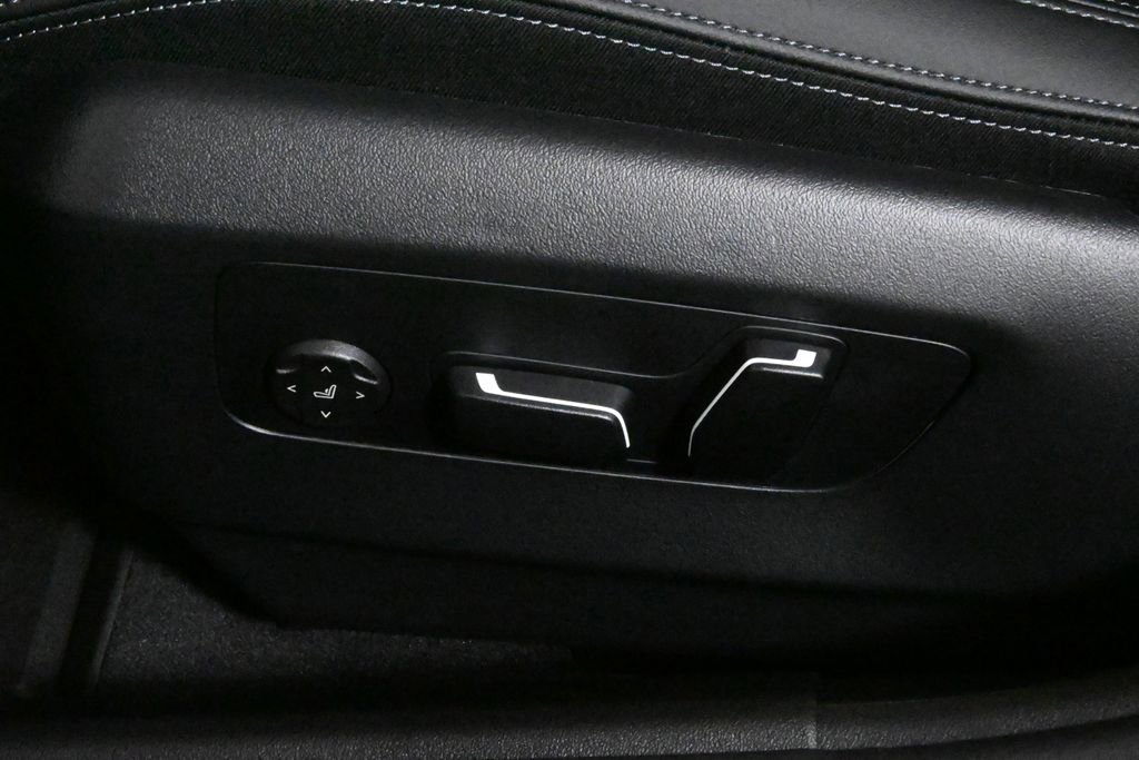 Used 2026 BMW 530i xDrive w/ Premium Package image 29