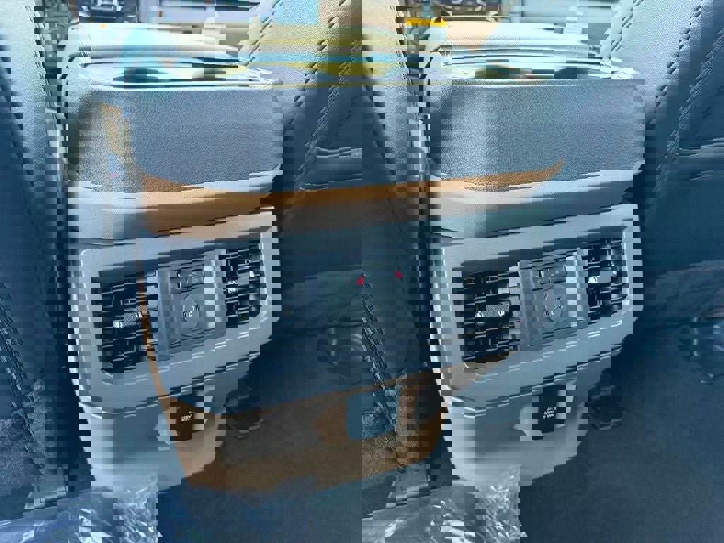 New 2026 Ford F250 Lariat w/ Lariat Ultimate Package image 25