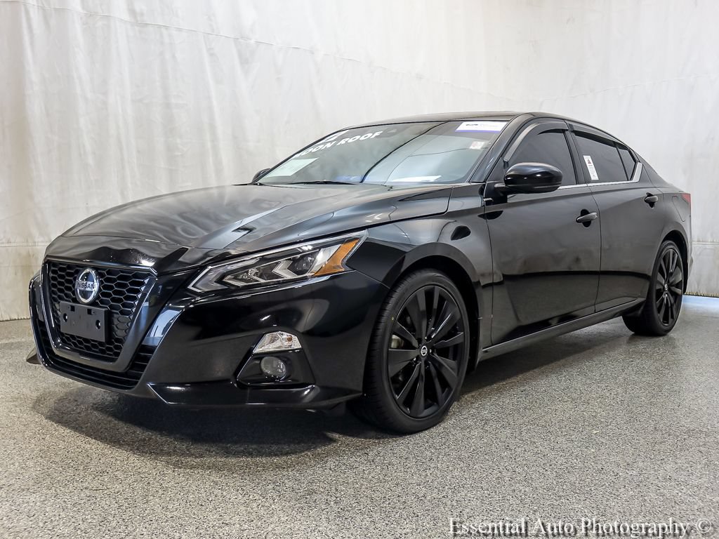 Used 2022 Nissan Altima 2.5 SR w/ Midnight Edition Package FWD image 2