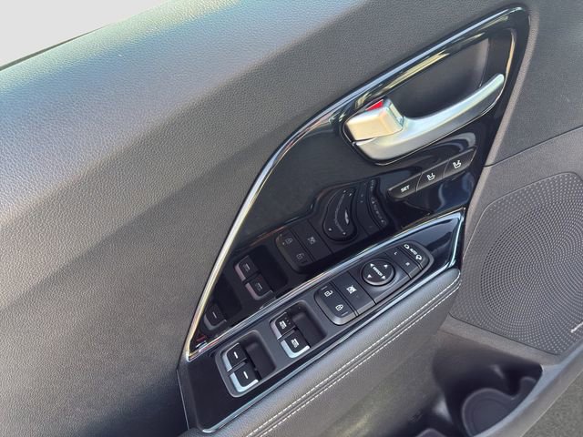 Used 2022 Kia Niro EX Premium image 17