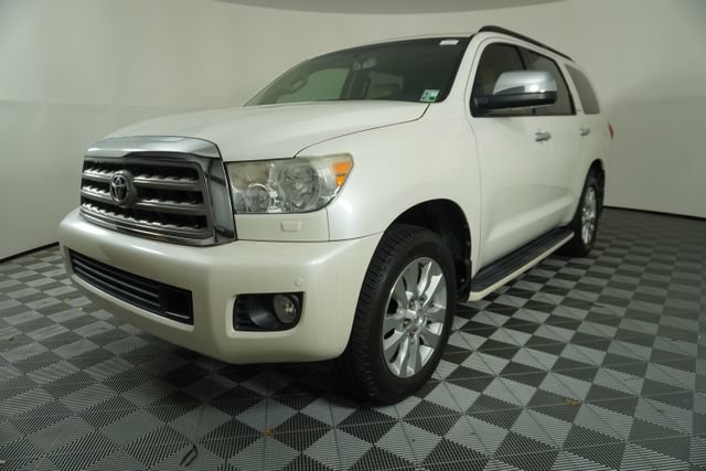 Used 2015 Toyota Sequoia Platinum RWD image 3