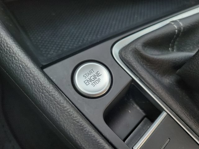 Used 2023 Volkswagen Jetta SE w/ Panoramic Sunroof Package FWD image 30