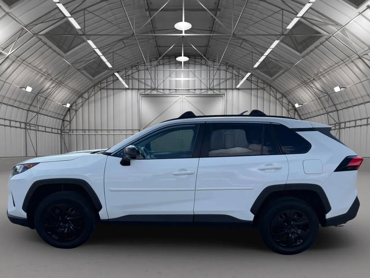 Used 2021 Toyota RAV4 LE image 9