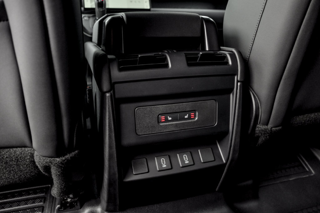 New 2026 Land Rover Defender 110 S AWD/4WD image 18