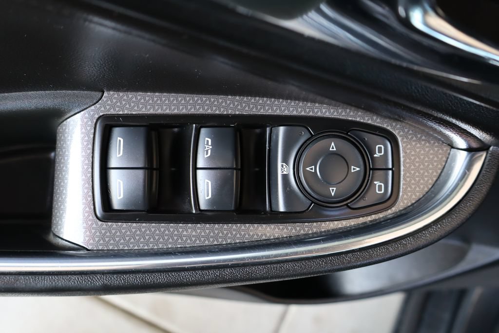 Used 2019 Chevrolet Malibu LT w/ Leather Package FWD image 13