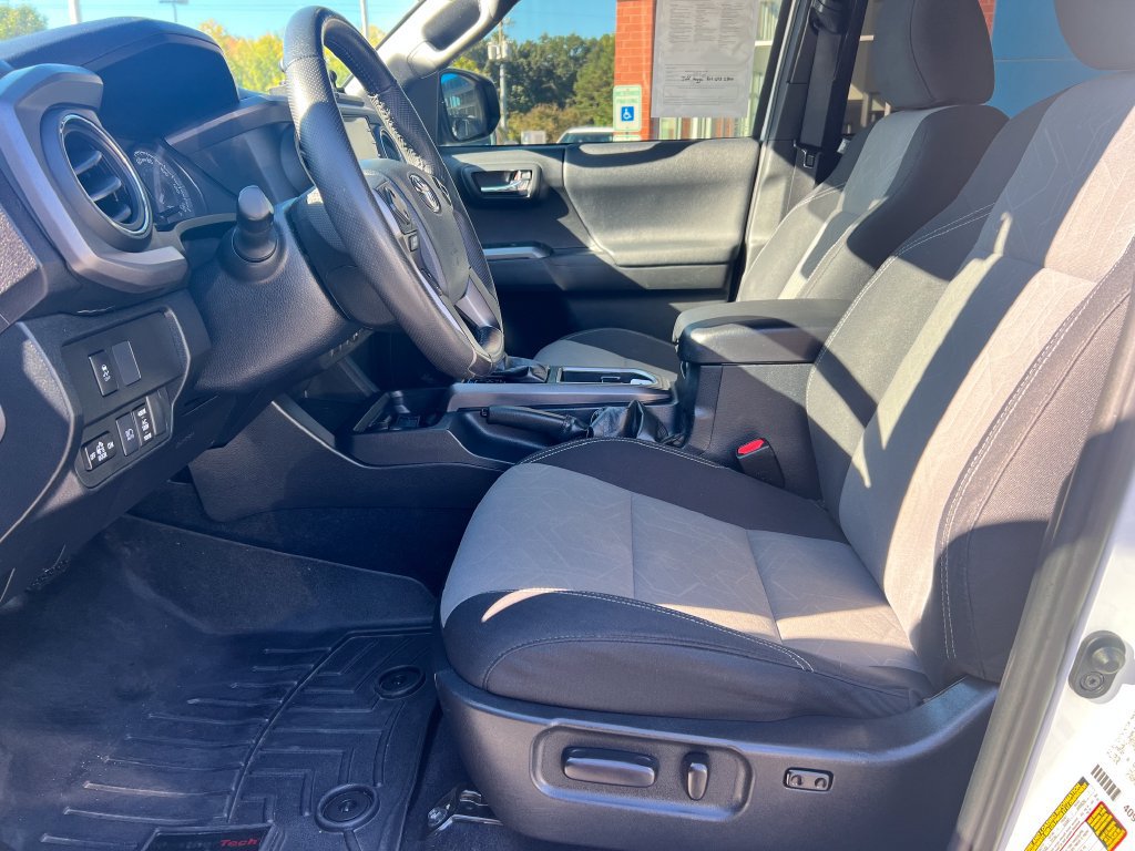 Used 2020 Toyota Tacoma TRD Off-Road AWD/4WD image 14