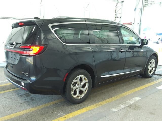 Used 2021 Chrysler Pacifica Limited w/ Premium & Safety Sphere Group AWD/4WD image 3