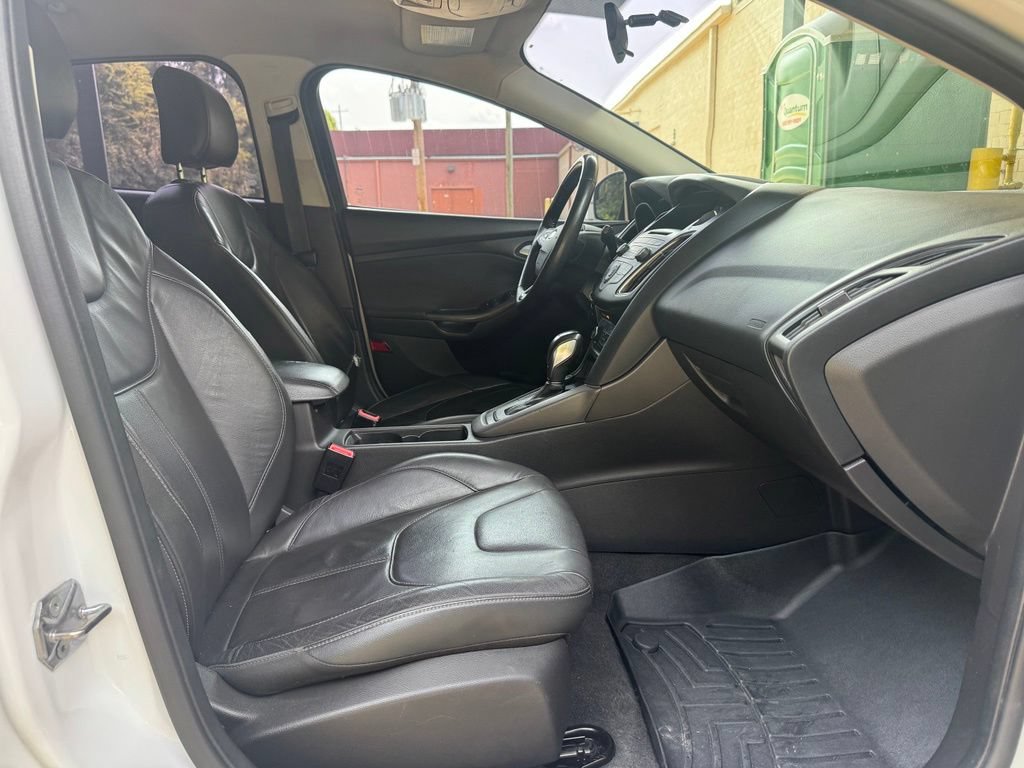Used 2015 Ford Focus SE w/ Equipment Group 201A FWD image 23
