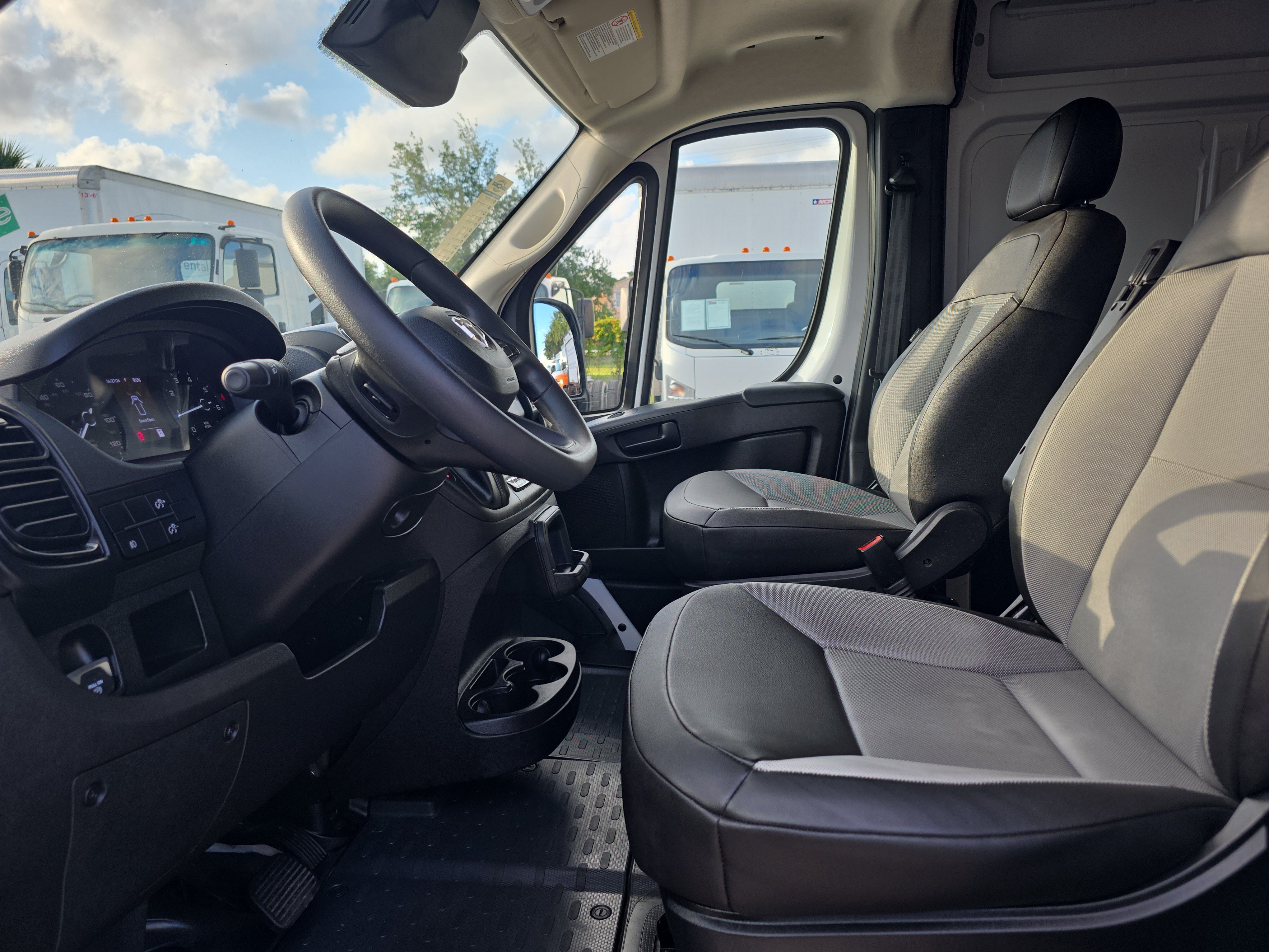 Used 2025 RAM ProMaster 2500 w/ Convenience Group FWD image 20