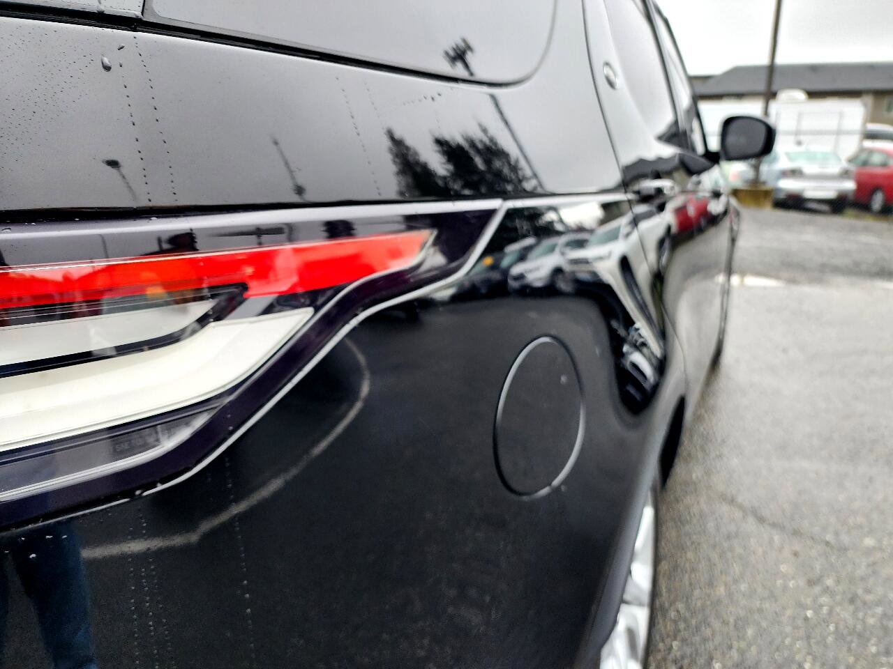 Used 2017 Land Rover Discovery SE image 36