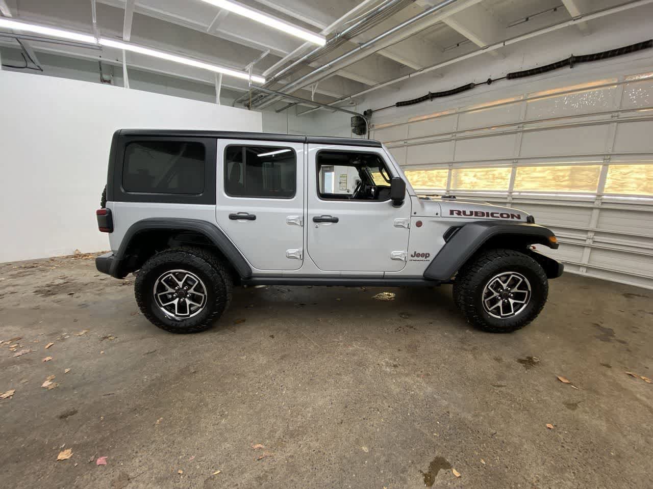 Used 2024 Jeep Wrangler Unlimited Rubicon AWD/4WD image 7