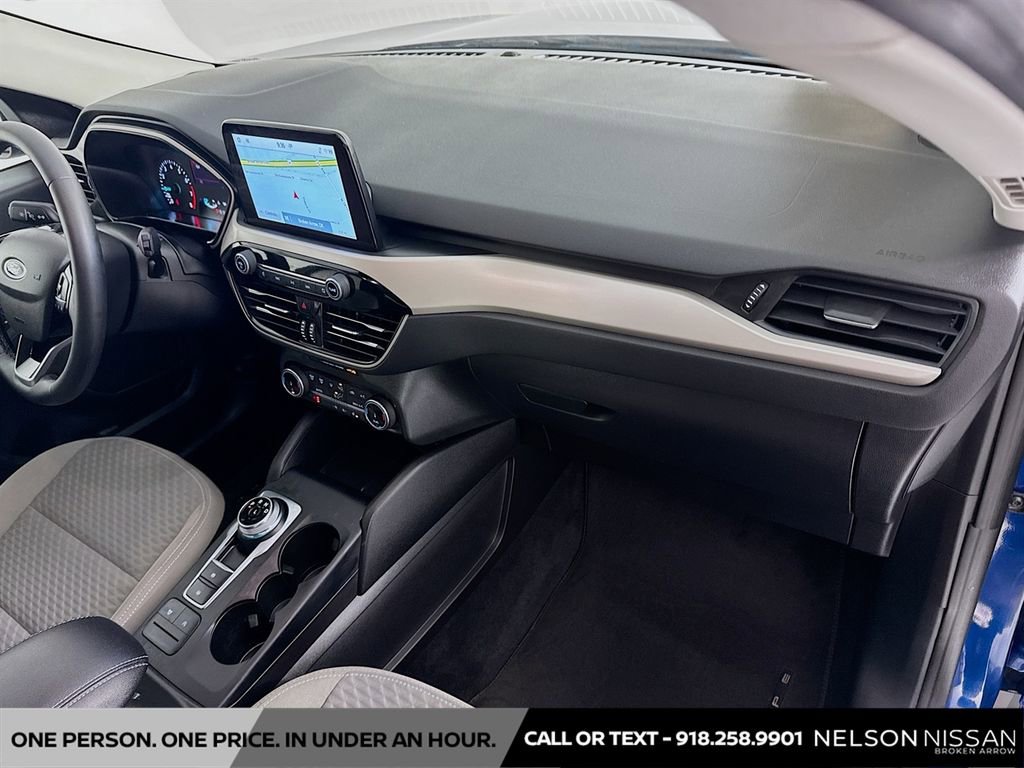 Used 2022 Ford Escape SE w/ SE Sport Appearance Package image 29