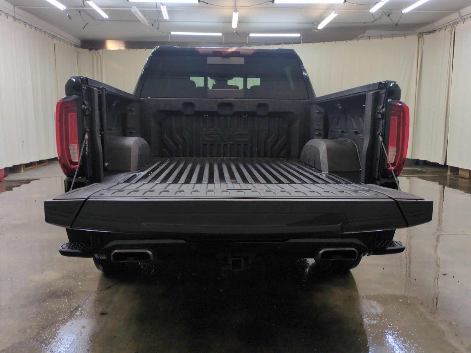 Used 2024 GMC Sierra 1500 Denali Ultimate AWD/4WD image 8
