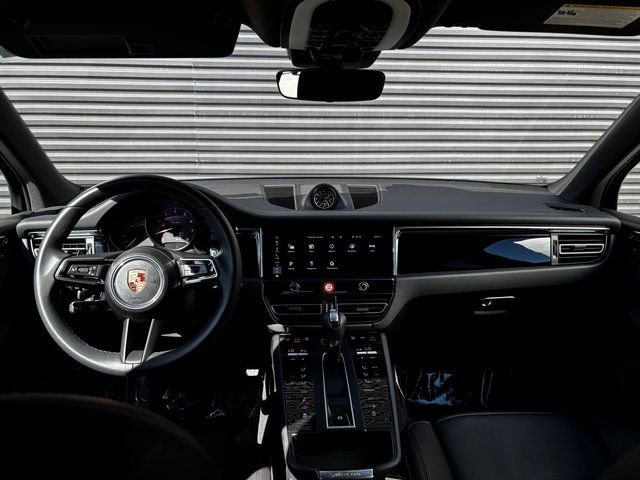 Used 2025 Porsche Macan AWD/4WD image 13