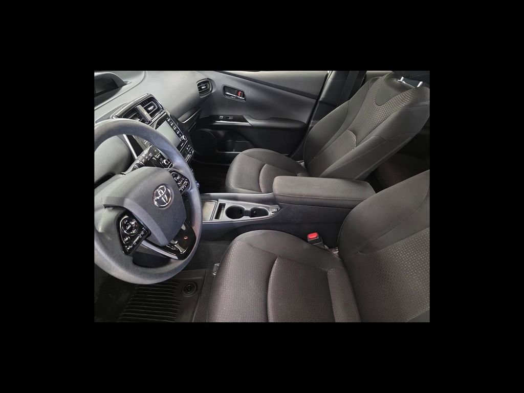 Used 2021 Toyota Prius LE FWD image 11