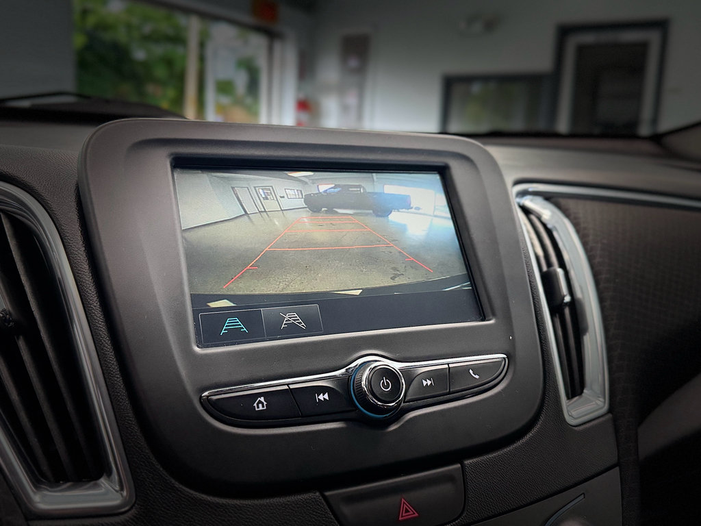 Used 2018 Chevrolet Malibu LT FWD image 23
