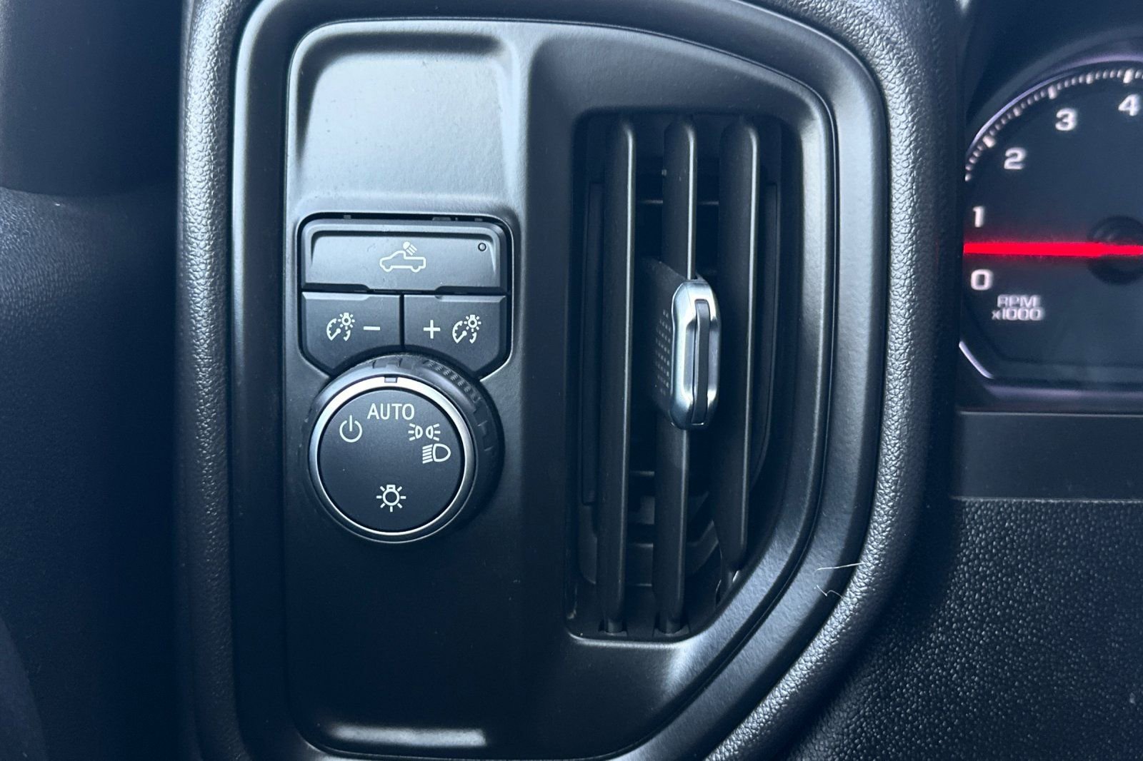 Used 2021 Chevrolet Silverado 1500 Custom image 25