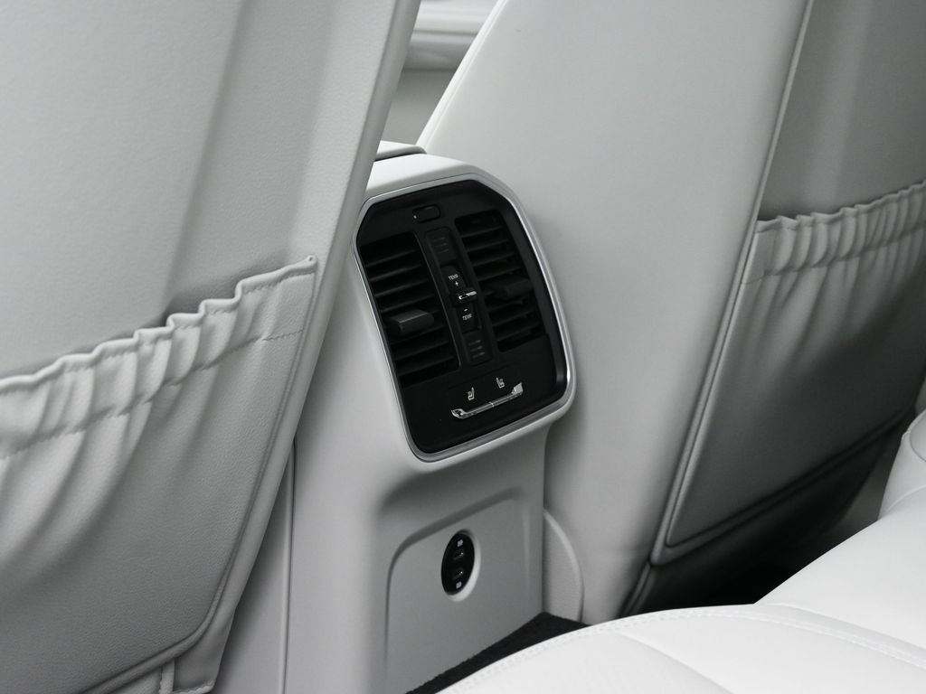 Certified 2026 Porsche Macan AWD/4WD image 22