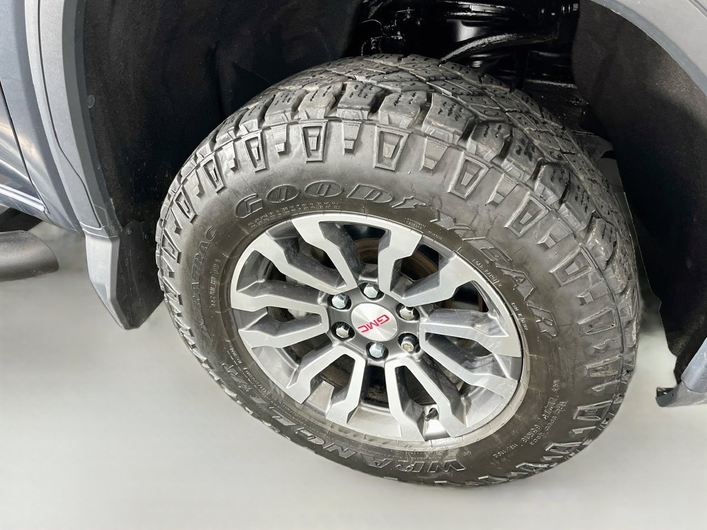 Used 2021 GMC Sierra 1500 AT4 w/ Driver Alert Package I AWD/4WD image 33