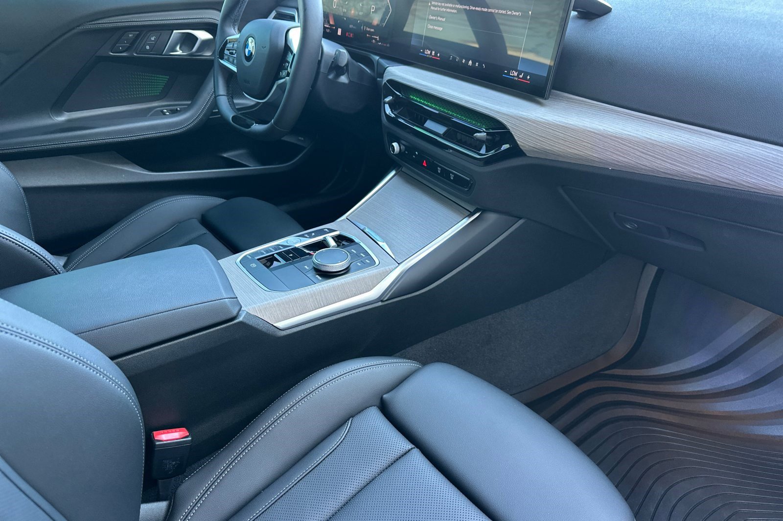 Certified 2025 BMW 230i Coupe w/ Convenience Package image 19