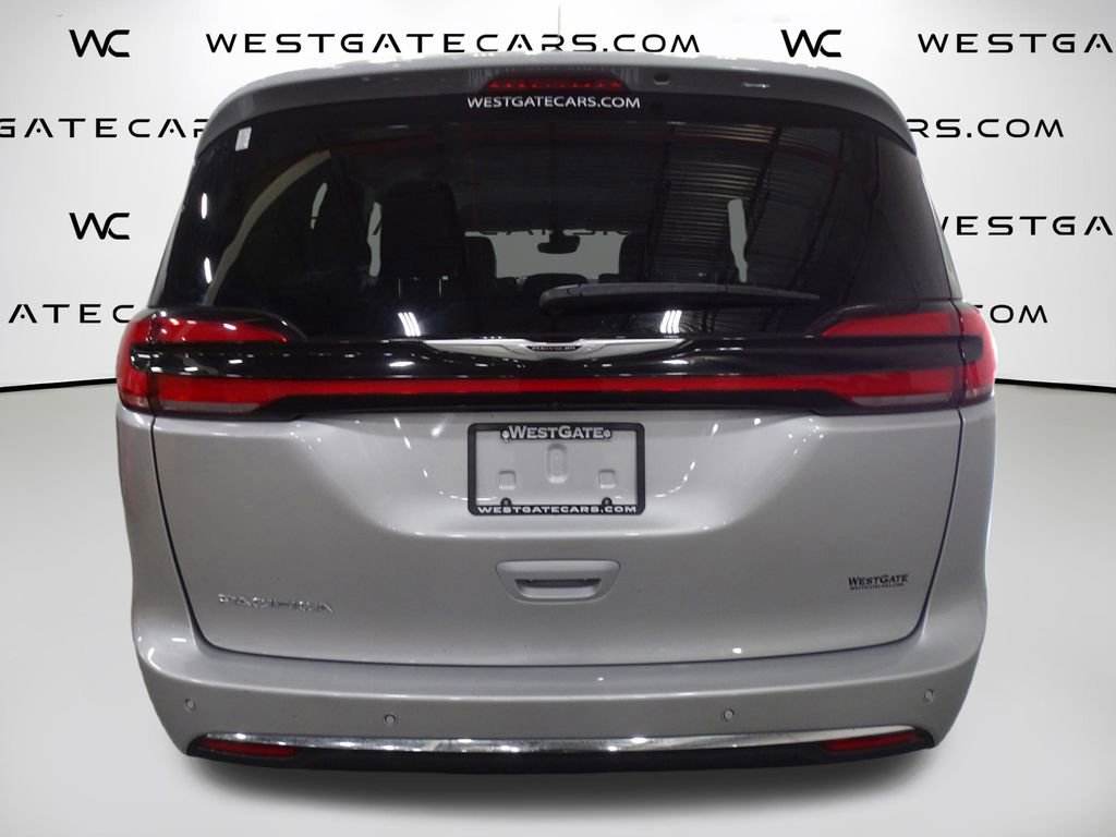 Used 2024 Chrysler Pacifica Touring-L image 7