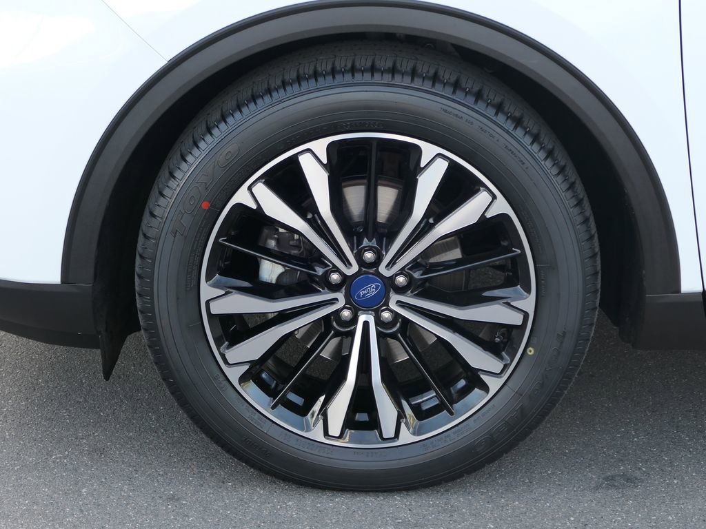 Used 2022 Ford Escape SE w/ SE Sport Appearance Package image 11