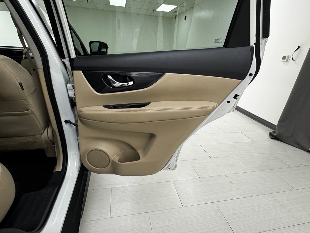 Used 2017 Nissan Rogue SV image 15