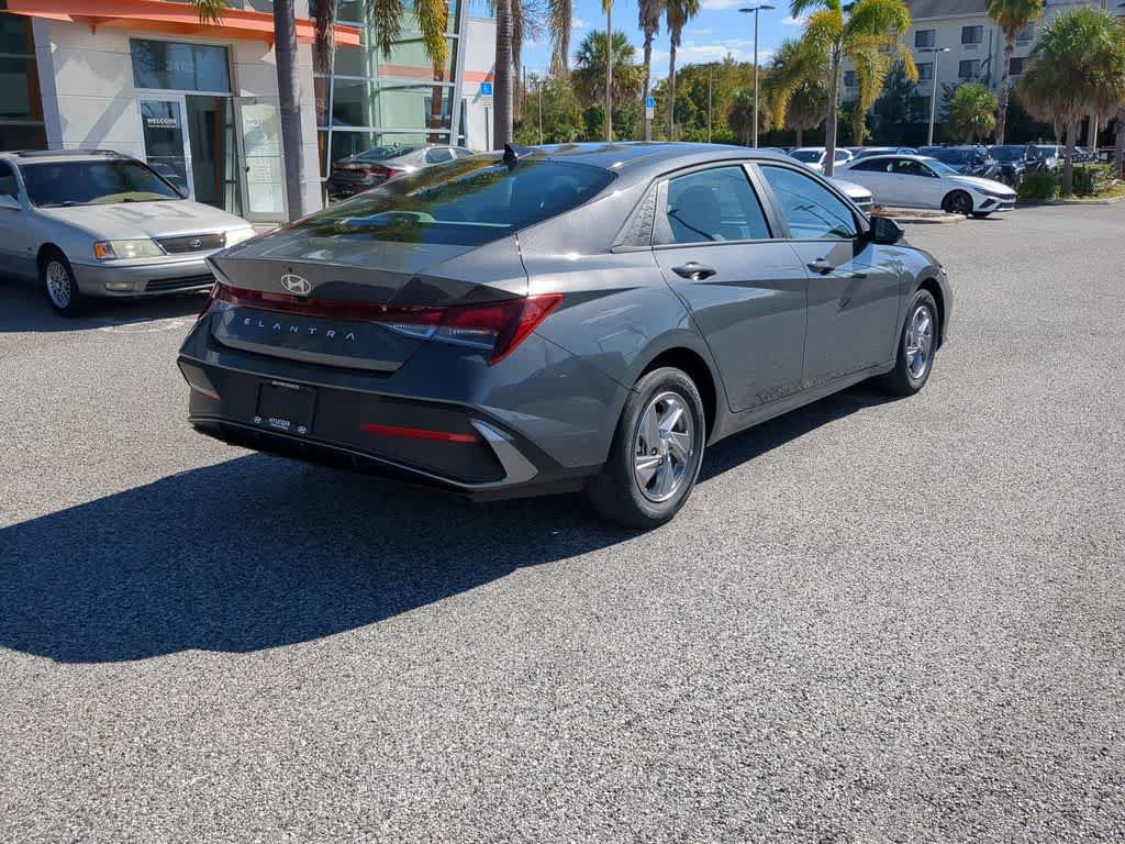 New 2026 Hyundai Elantra SE FWD image 6