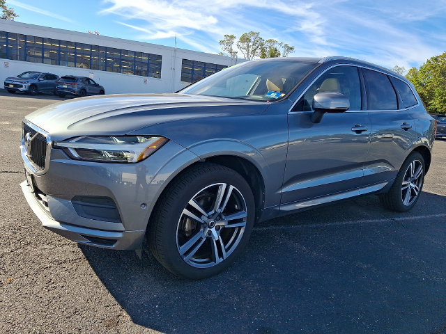 Used 2018 Volvo XC60 T5 Momentum w/ Convenience Package AWD/4WD image 3