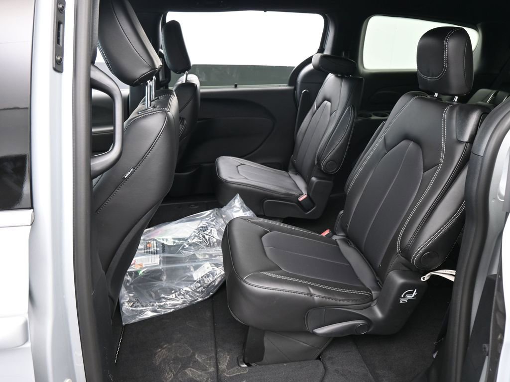 New 2026 Chrysler Pacifica Select image 26