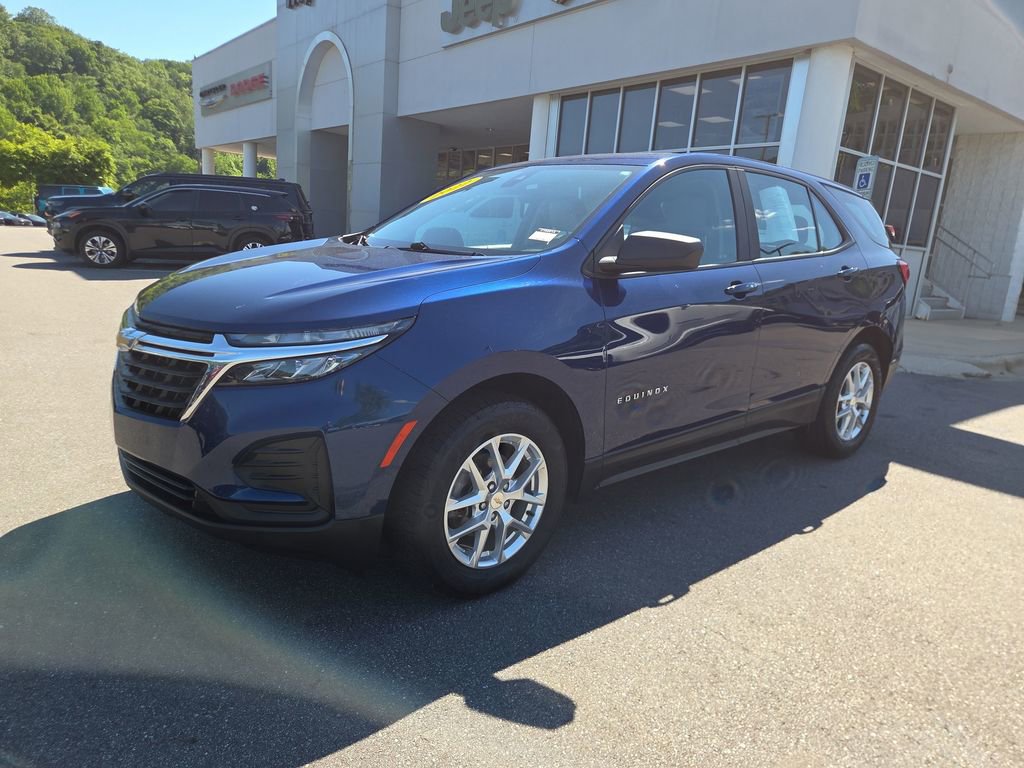 Used 2022 Chevrolet Equinox LS w/ Driver Confidence II Package AWD/4WD image 10
