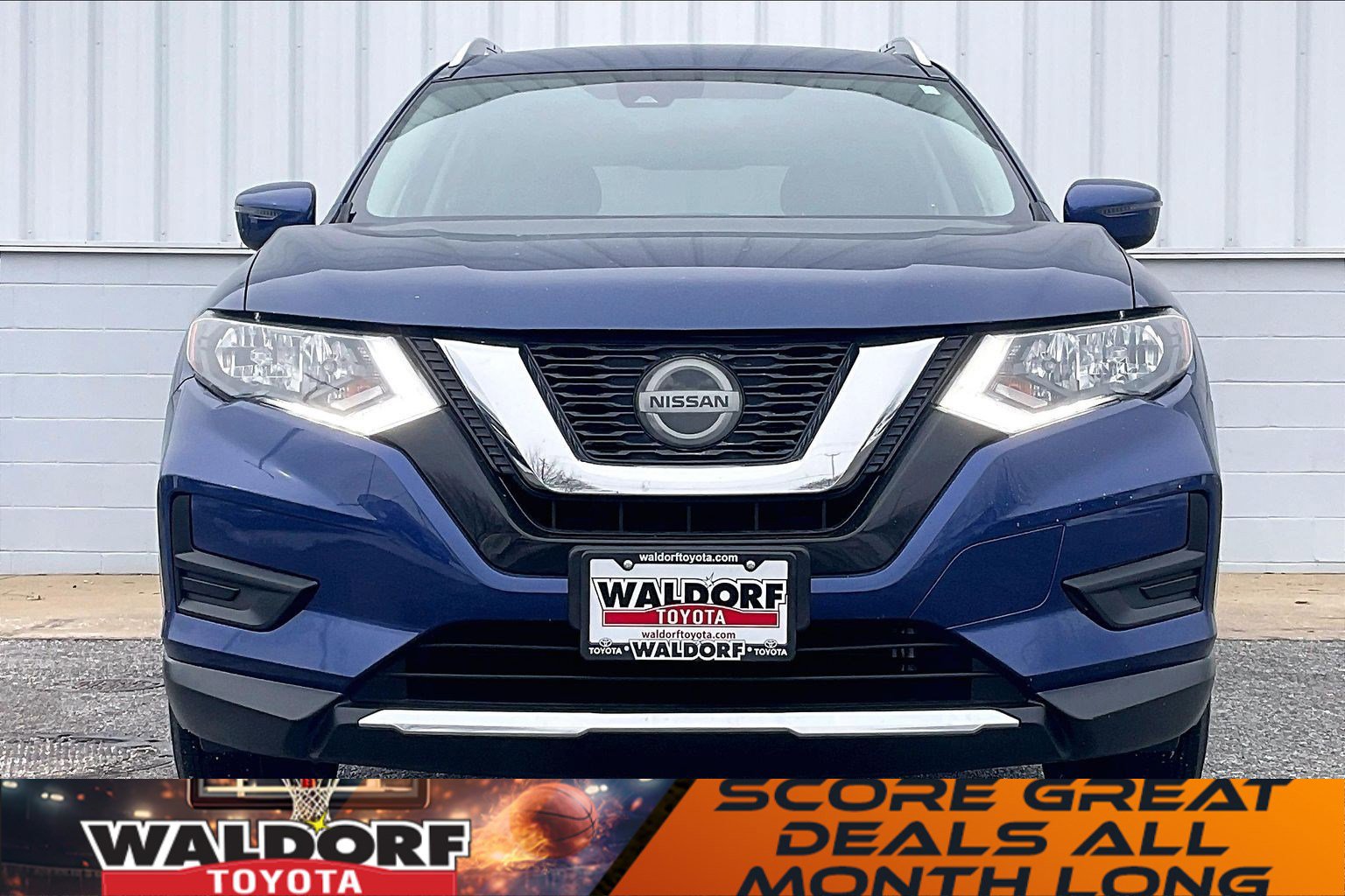 Used 2020 Nissan Rogue SV image 3