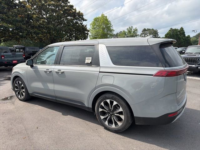 Used 2023 Kia Carnival EX FWD image 4