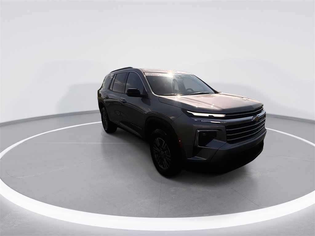 Used 2025 Chevrolet Traverse LT w/ LPO, Floor Liner Package image 2