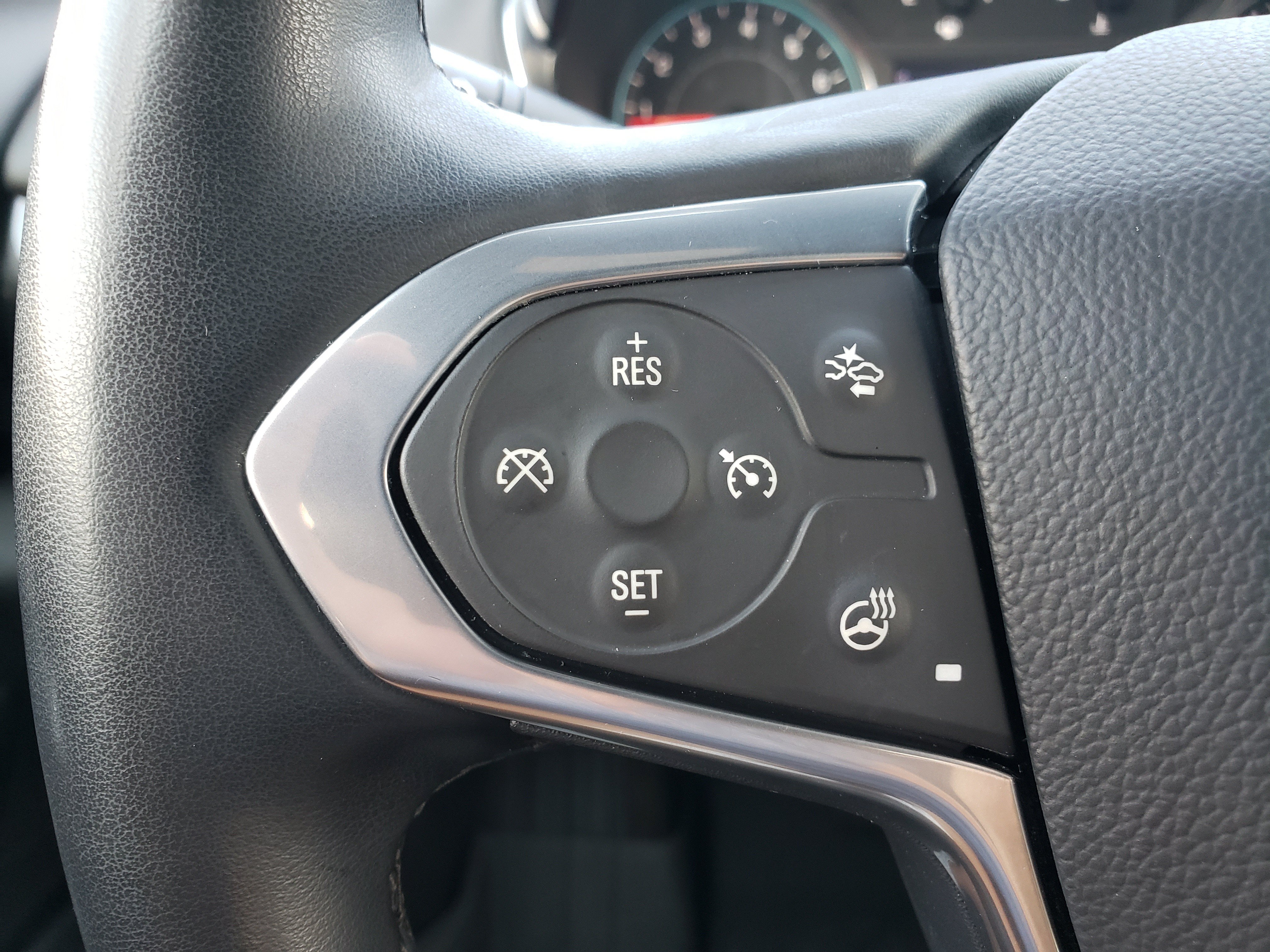 Used 2023 Chevrolet Traverse RS w/ LPO, Floor Liner Package FWD image 17