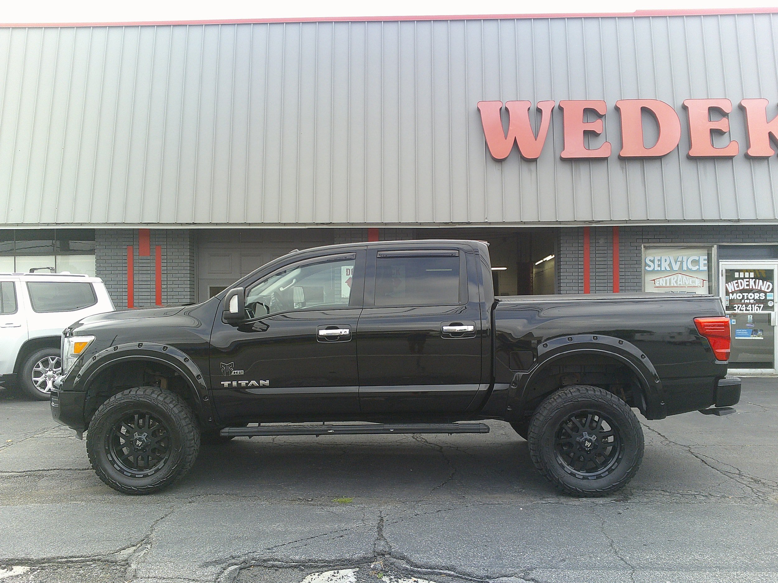 Used 2021 Nissan Titan SV w/ SV Convenience Package AWD/4WD image 4