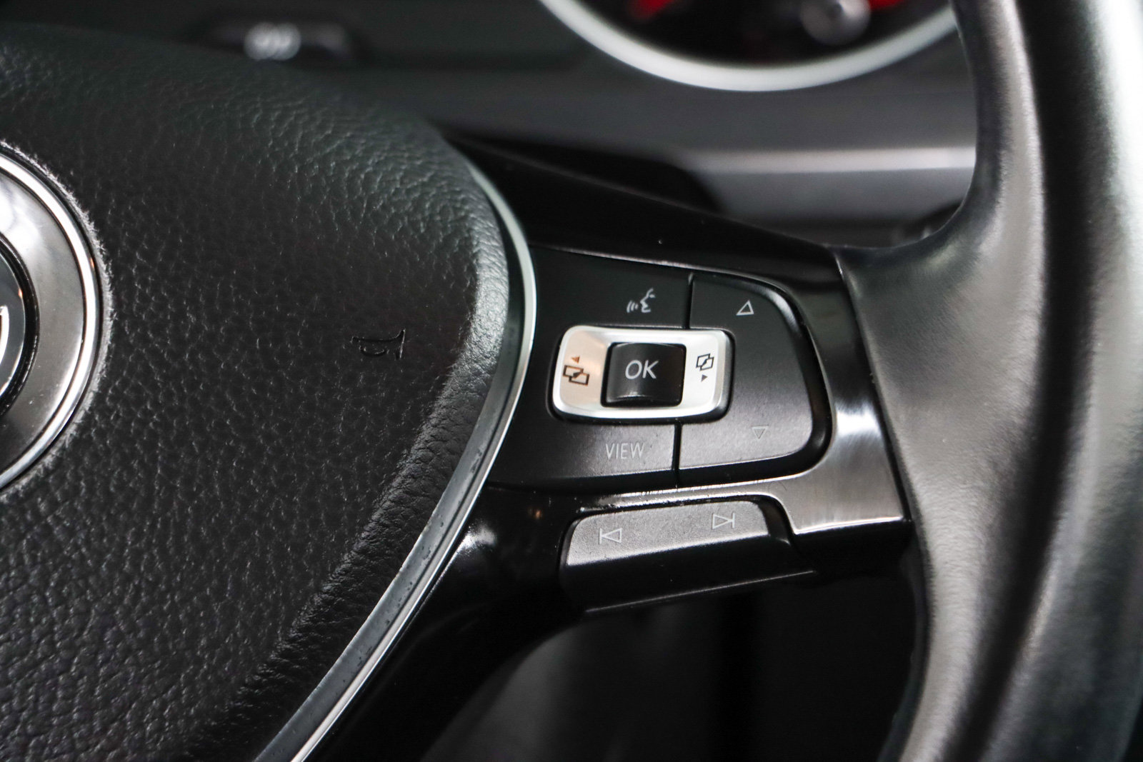 Used 2019 Volkswagen Tiguan SEL Premium R-Line image 14