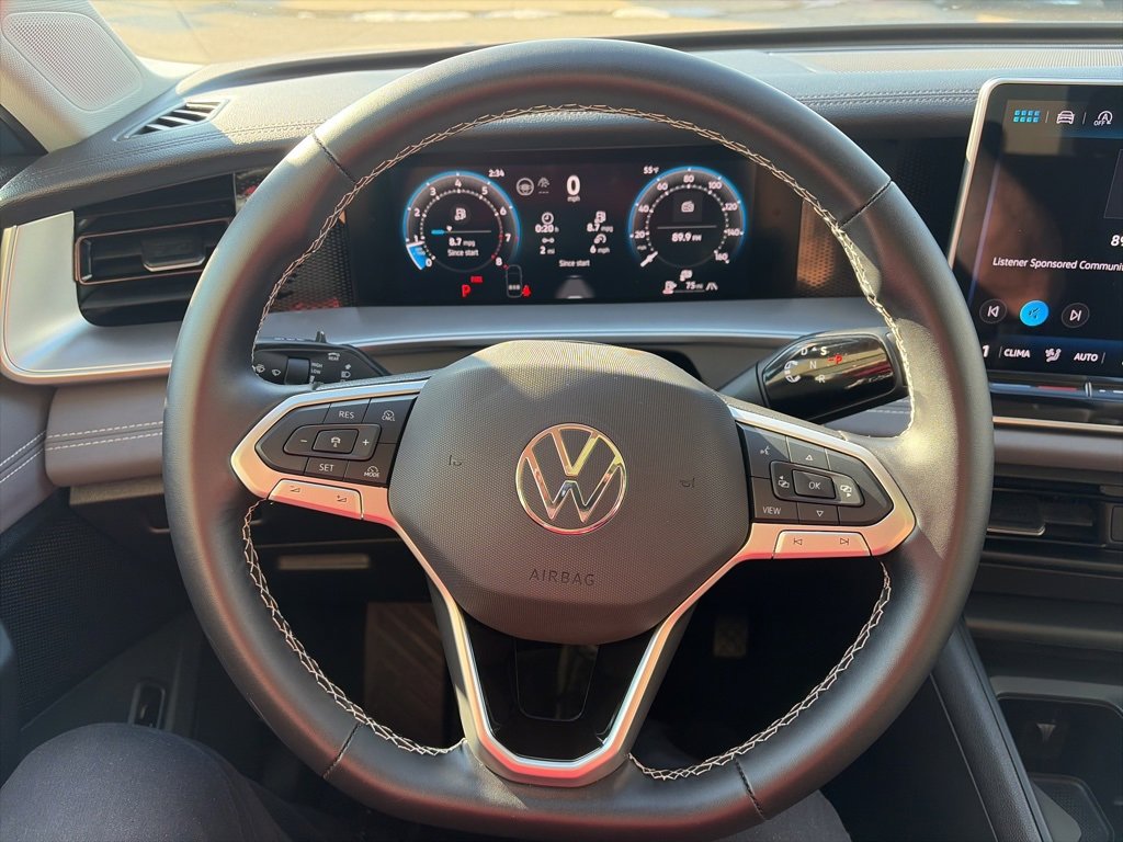 Certified 2025 Volkswagen Tiguan SE image 15