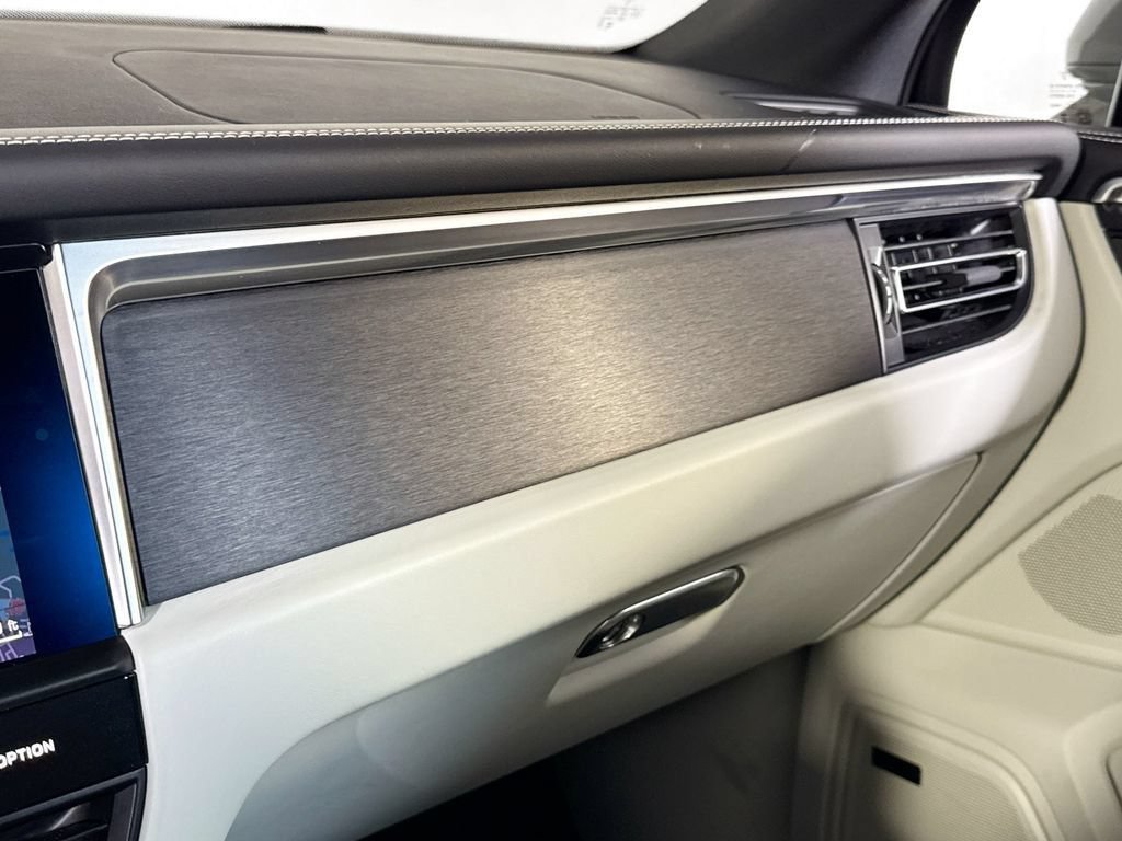 Certified 2024 Porsche Macan GTS AWD/4WD image 24
