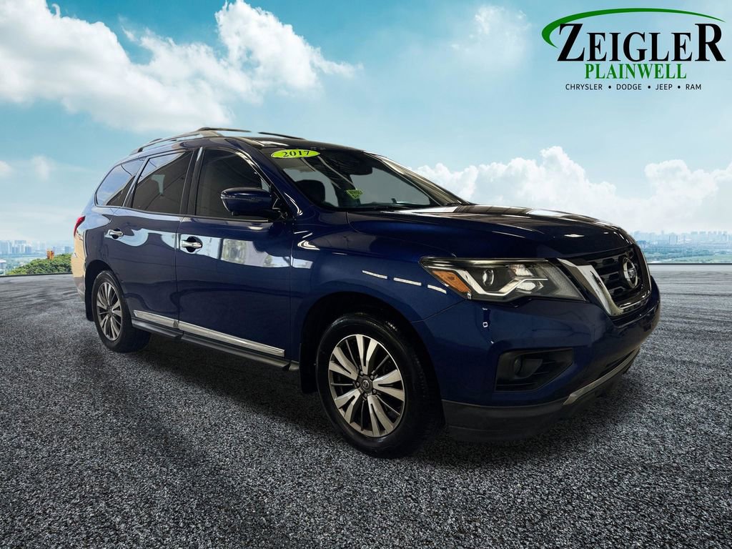 Used 2017 Nissan Pathfinder Platinum w/ Family Entertainment Package FWD image 7