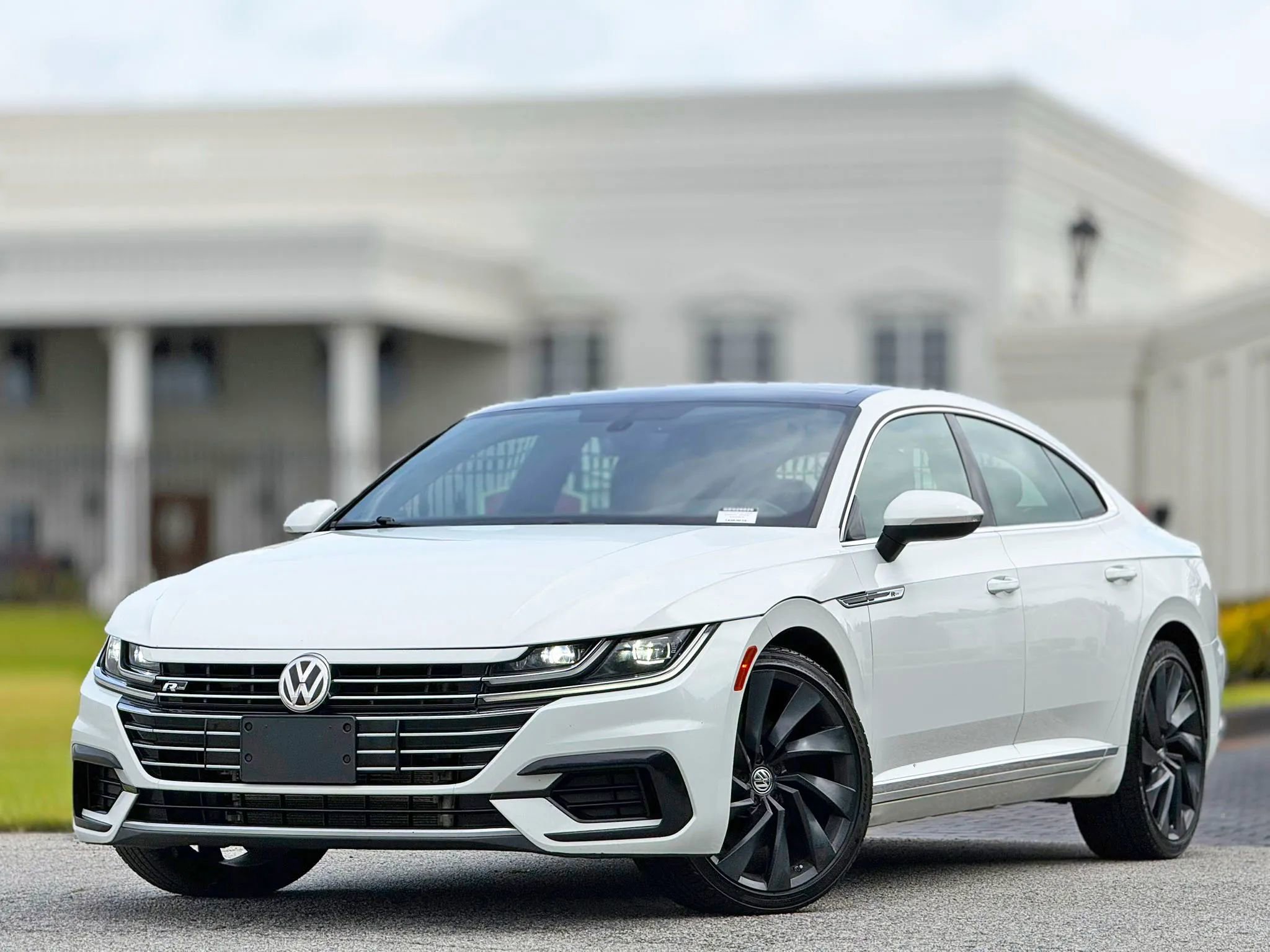 Used 2019 Volkswagen Arteon SEL AWD/4WD image 2
