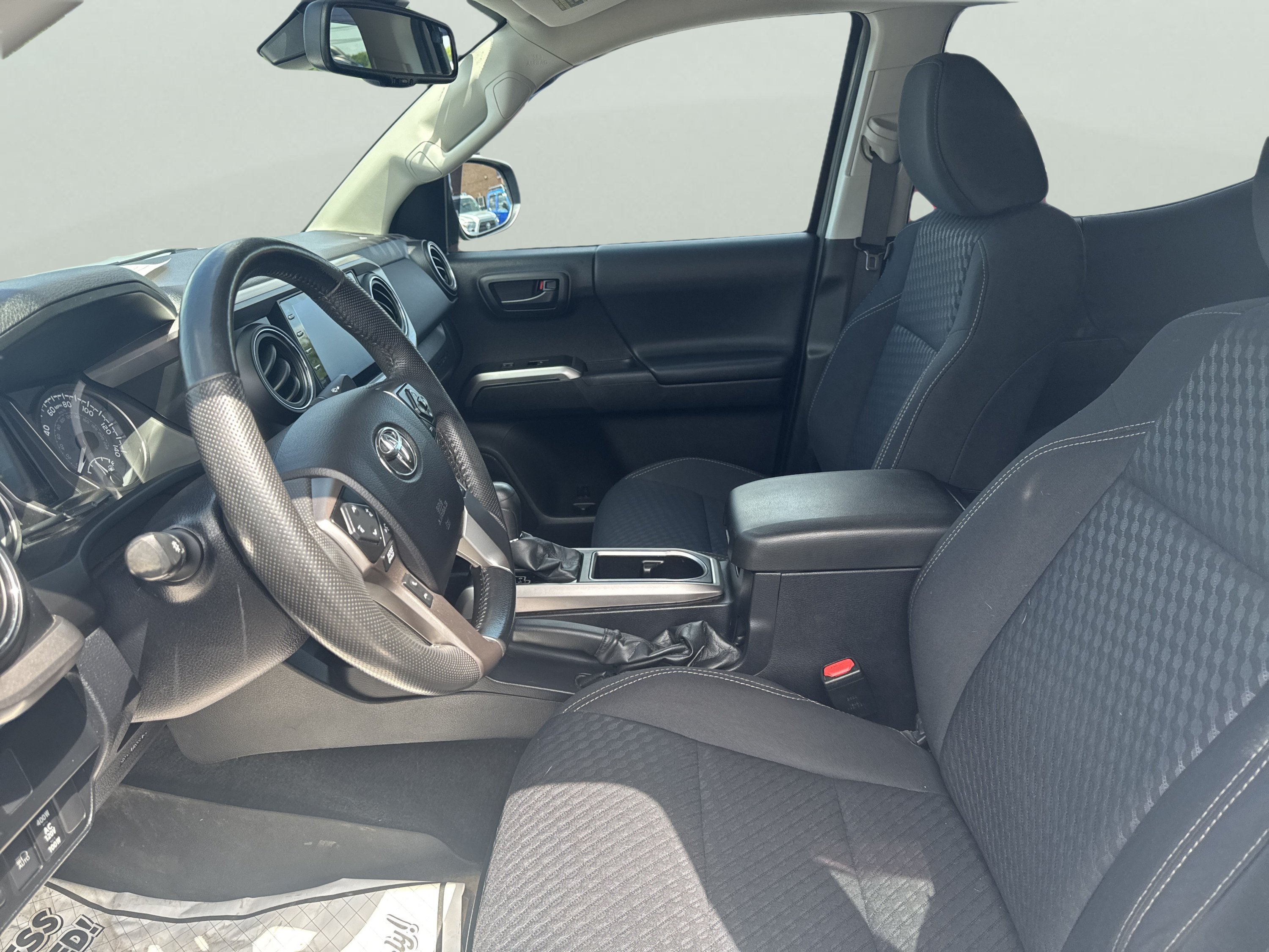 Used 2021 Toyota Tacoma SR5 w/ Trail Edition AWD/4WD image 11