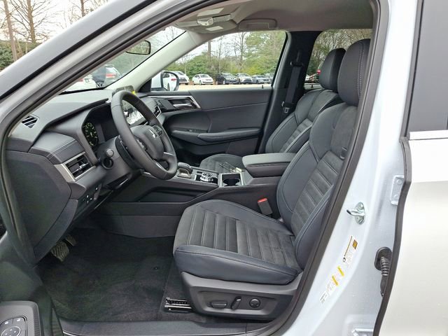 New 2025 Mitsubishi Outlander SE image 8