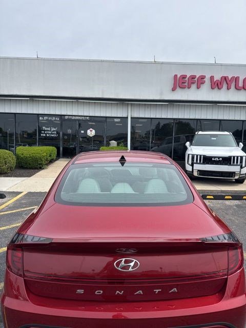 Used 2023 Hyundai Sonata SE w/ Cargo Package FWD image 8